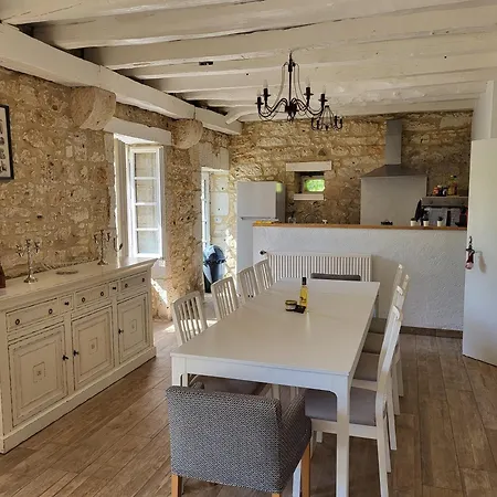 Domaine De Bagnegrole بيت للعطل *
